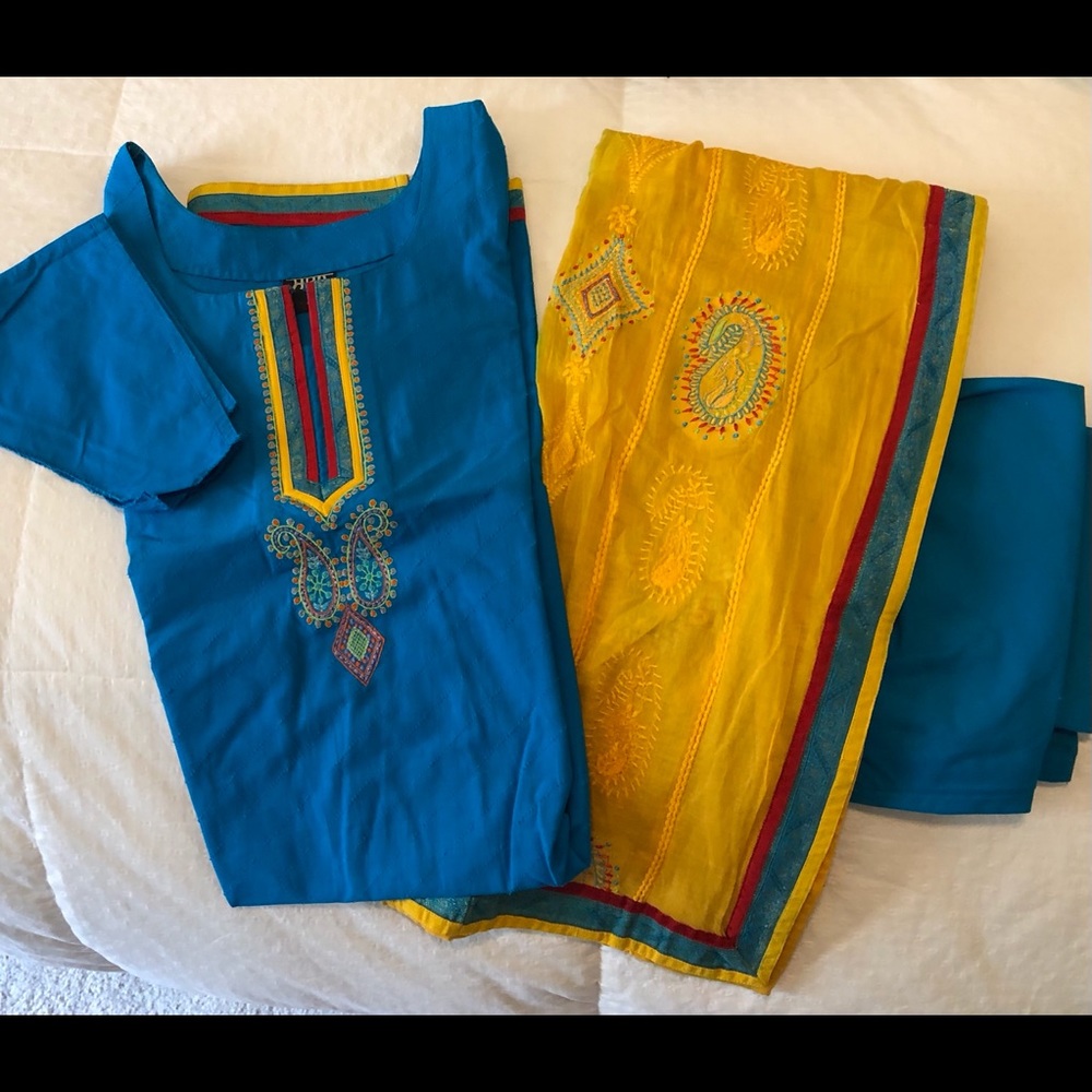 Indian Outfit - Shalwar Kameez!